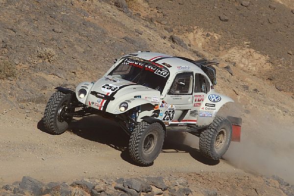 Insolite. Un buggy du Paris-Dakar en plein centre-ville de